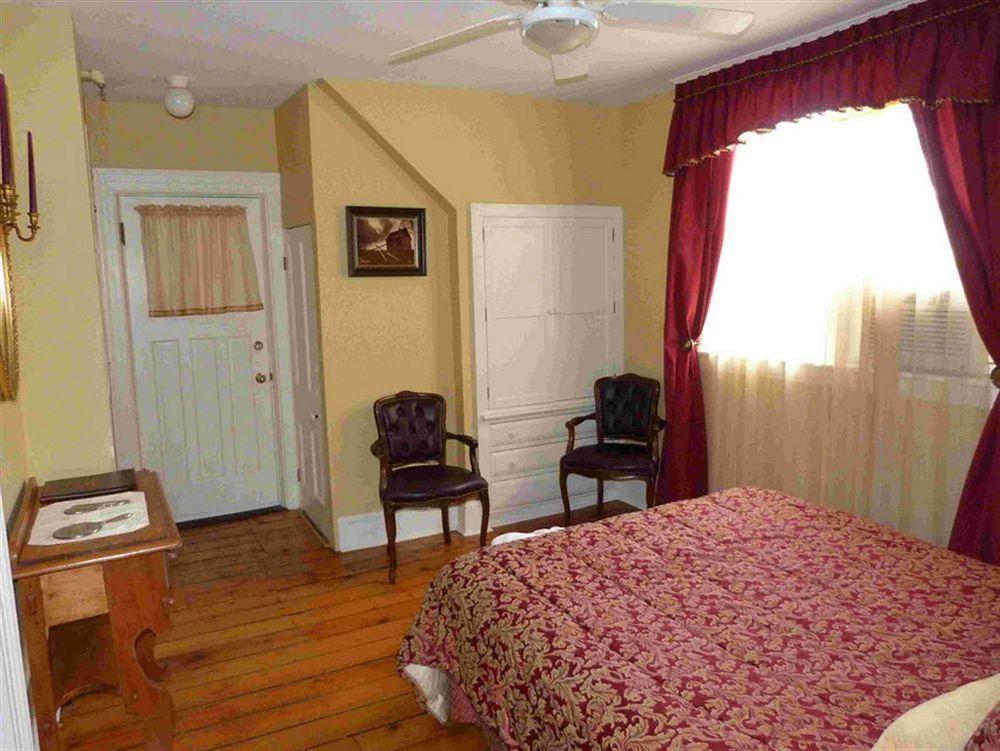 Shipwright Inn Шарлоттаун Экстерьер фото
