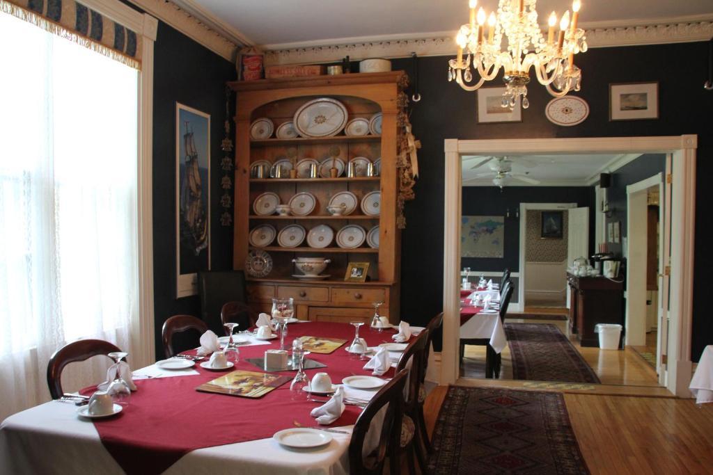 Shipwright Inn Шарлоттаун Экстерьер фото
